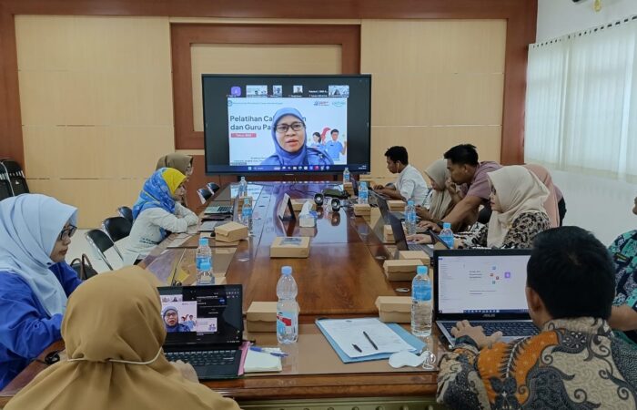 Pelatihan Calon Dosen dan Guru