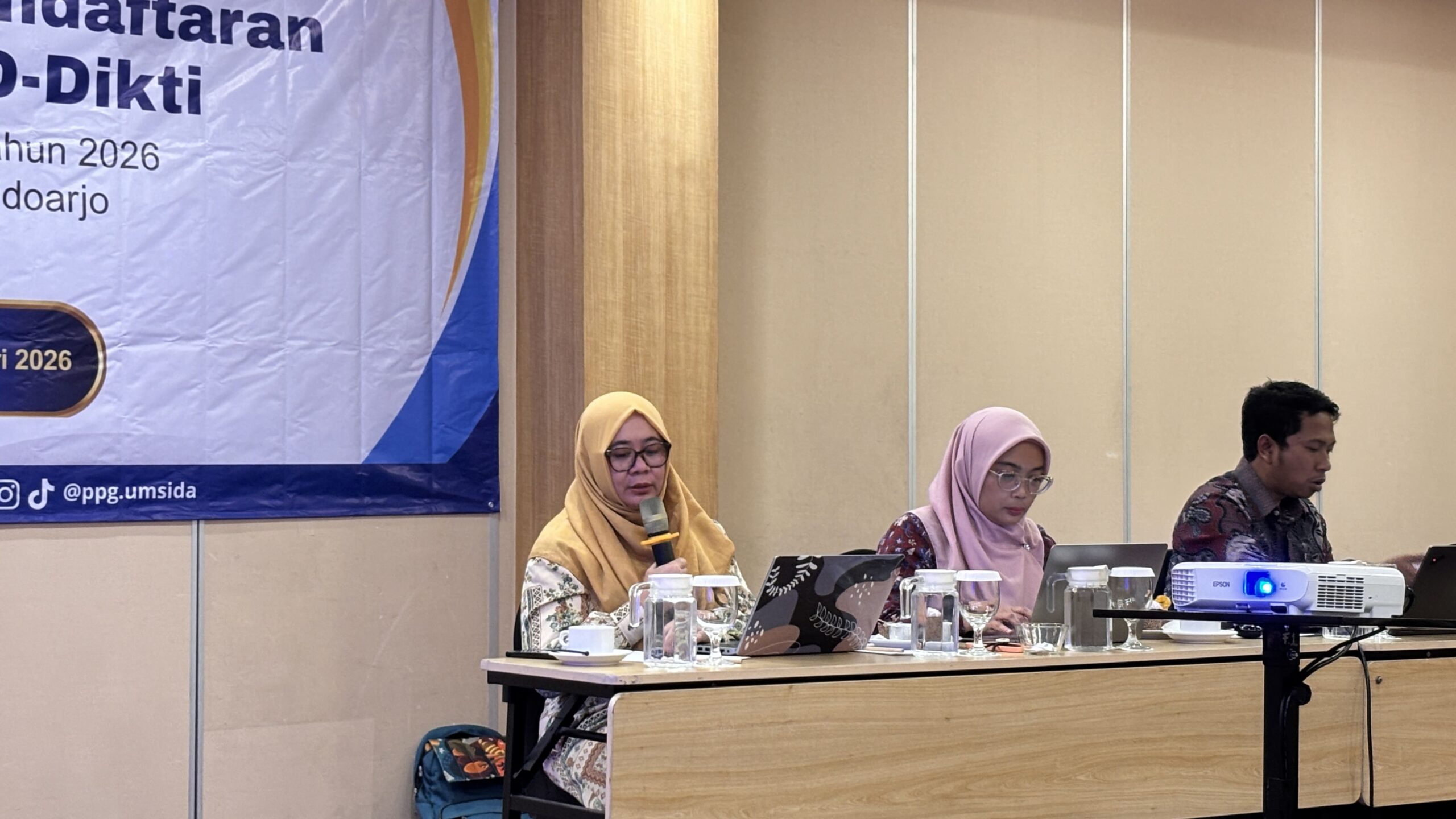 rapat pendaftaran mahasiswa ke pd-dikti 