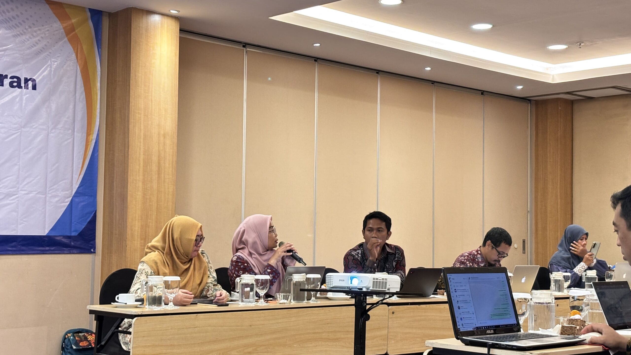 rapat pendaftaran mahasiswa ke pd-dikti 